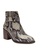 Botín de mujer en cuero animal print con taco bloque de 7 cm y punta redonda.