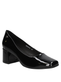Elegante zapato negro de cuero charol para mujer, perfecto para eventos formales, con un taco grueso estable.