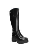 Bota casual de cuero negro, con caña alta y suela robusta, ideal para combinar con jeans o vestidos en salidas nocturnas.