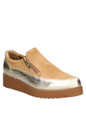 Zapato camel de cuero para mujer, estilo casual, ideal para oficina y eventos sociales.