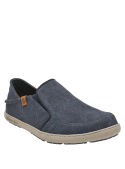 Zapato de hombre color azul, diseño casual chic, adecuado para paseos urbanos o eventos al aire libre buscando comodidad.