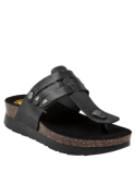 Calzado casual de cuero negro para mujer, estilo chancla con detalles metálicos y suela gruesa cómoda.