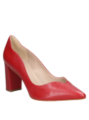 Calzado rojo de cuero para mujer, estilo casual minimalista, combina con trajes formales o jeans y blusa.