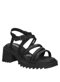 Sandalia de cuero negro para mujer, estilo robusto y urbano, adecuada para salidas informales diurnas.