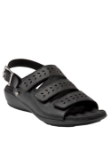 Sandalia casual negra de cuero para mujer, con correas anchas perforadas que mejoran la ventilación y hebilla ajustable.