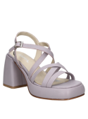 Sandalia morada de cuero para mujer, diseño elegante con tiras cruzadas, ideal para eventos formales y casuales.