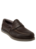 Mocasín marrón sin cordones de cuero para hombre, estilo clásico, ideal para eventos semi-formales e informales.