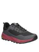 Zapatilla gris para hombre, combina textil y sintético, perfecta para un estilo de vida activo y caminatas urbanas.