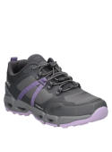 Calzado de mujer gris estilo athleisure, ideal para caminatas largas o uso urbano, funcional y estético.