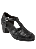 Detalle del zapato de cuero negro, mostrando su diseño cómodo y versátil para diversas ocasiones.