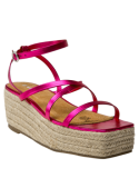 Sandalia magenta de cuero para mujer, diseño boho con hebilla en el tobillo, perfecta para climas cálidos y paseos casuales.