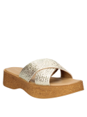 Calzado dorado casual de mujer, material sintético, versátil para diversas actividades veraniegas.