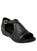 Elegante sandalia de cuero negro con hebilla lateral ajustable, ideal para un look casual chic y comodidad veraniega.
