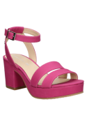 Sandalia de cuero fucsia con diseño sofisticado y cómodo, ideal para ocasiones que requieren un toque chic.