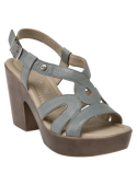Calzado casual femenino en cuero celeste con suela gruesa de plataforma y taco ancho, combinable con ropa semiformal.