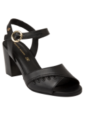 Sandalia casual de cuero negro para mujer, con tira delantera ancha y detalle de costura en ondas.