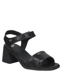 Sandalia casual negra de cuero para mujer, ideal para paseos urbanos u oficina, combina elegancia y comodidad.
