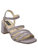 Elegante sandalia lila de cuero con hebilla ajustable en el tobillo, perfecta para ocasiones semi-formales y comodidad.