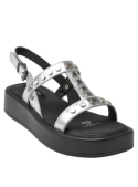 Sandalia femenina de cuero en color plata, ideal para ocasiones casuales y veraniegas.