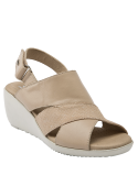 Sandalia beige de cuero para mujer, diseño cómodo y ligero, perfecta para uso prolongado.