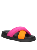 Sandalia multicolor casual para mujer con diseño minimalista, una tira ancha cruzada sobre el empeine y suela plana gruesa.