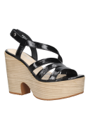 Sandalia negra de mujer con plataforma y tiras elegantes, material 100% cuero, perfecta para ocasiones al aire libre.