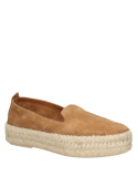 Alpargata casual de mujer, color camel, cuero, suela de yute trenzado con toque artesanal.