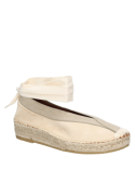Alpargata beige casual para mujer, textil y cuero, suela de esparto, cintas al tobillo, estilo boho chic.