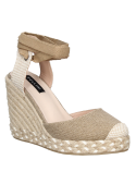 Alpargata beige boho-chic de cuña y plataforma de yute, ideal para un look casual y elegante.