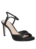 Calzado de cuero negro para mujer con diseño moderno, versátil y atemporal, ideal para matrimonios y eventos formales.