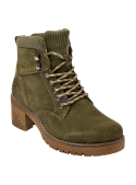 Botín verde casual de mujer, ideal para combinar con jeans o vestidos sueltos, aportando un toque boho chic al look.