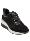 zapatilla de cuero negro para mujer con diseño athleisure, ideal para combinar con jeans ajustados o leggings.