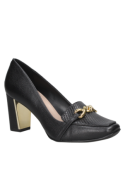 Zapatos de cuero negro para mujer, tacón ancho y detalle metálico, perfectos para trajes formales.