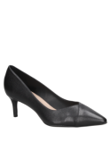 Zapato de cuero negro para mujer, versátil para reuniones laborales y salidas nocturnas, aportando un toque elegante.
