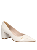Calzado de cuero beige para mujer, estilo casual con altura de caña de 6 cm y diseño chic.