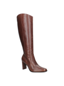 Bota de cuero café para mujer, caña alta y tacón estable, ideal para un estilo distinguido y pulcro.