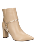 Calzado casual de cuero beige para mujer, con diseño estilizado y detalles únicos.