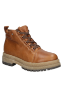 Botín camel de cuero para mujer, estilo clásico con elementos rústicos, ideal para el día a día en entornos urbanos.