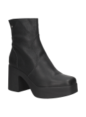 Calzado femenino casual, botín de cuero negro, taco bloque, ideal para destacar.