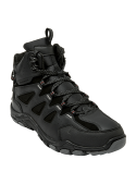 Botín negro outdoor masculino de material sintético, diseño moderno y aventurero.