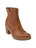 Botín camel de cuero con forro textil, combina estilo y funcionalidad.