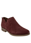 Calzado burdeo de cuero gamuzado con taco plano de 3 cm y punta redonda, ideal para el trabajo.