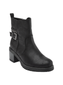 Calzado casual chic de mujer en color negro, con detalles decorativos y suela gruesa dentada, perfecto para un look urbano.