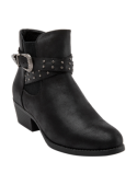 Botín negro de mujer con correa de tachas metálicas, perfecto para combinar con jeans ajustados o vestidos bohemios.