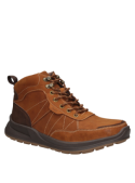 Botín utilitario de cuero café para hombre, suela gruesa antideslizante, ideal para salidas informales y semi-informales.