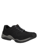 Zapato negro de cuero para hombre, versátil y cómodo, perfecto para combinar con ropa informal como jeans o chinos.