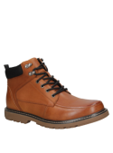 Botín robusto y moderno en cuero café para hombre, ideal para climas fríos o lluviosos, con estilo relajado y versátil.