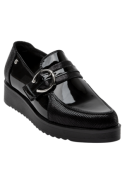 Elegante zapato oxford de charol negro, ideal para eventos y oficina, con forro de poliuretano y caña de 6 cm.