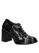 Calzado casual para mujer en cuero negro, taco bloque de 10 cm, detalles femeninos y elegantes.