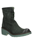 Bota casual de cuero gamuzado verde para mujer, con costuras detalladas, ideal para salidas y caminatas urbanas.